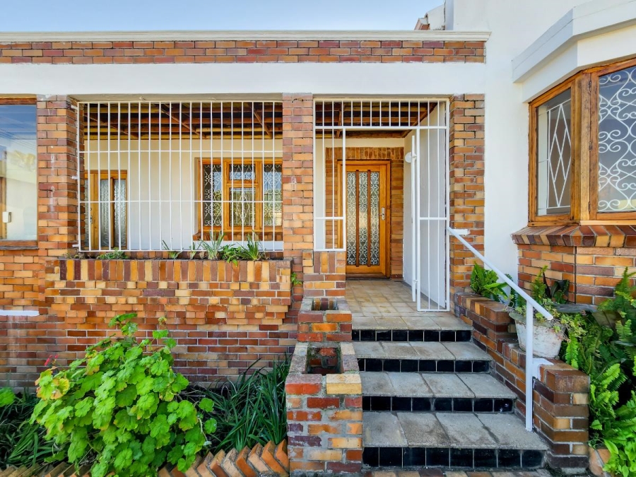 To Let 4 Bedroom Property for Rent in Sea Point Western Cape